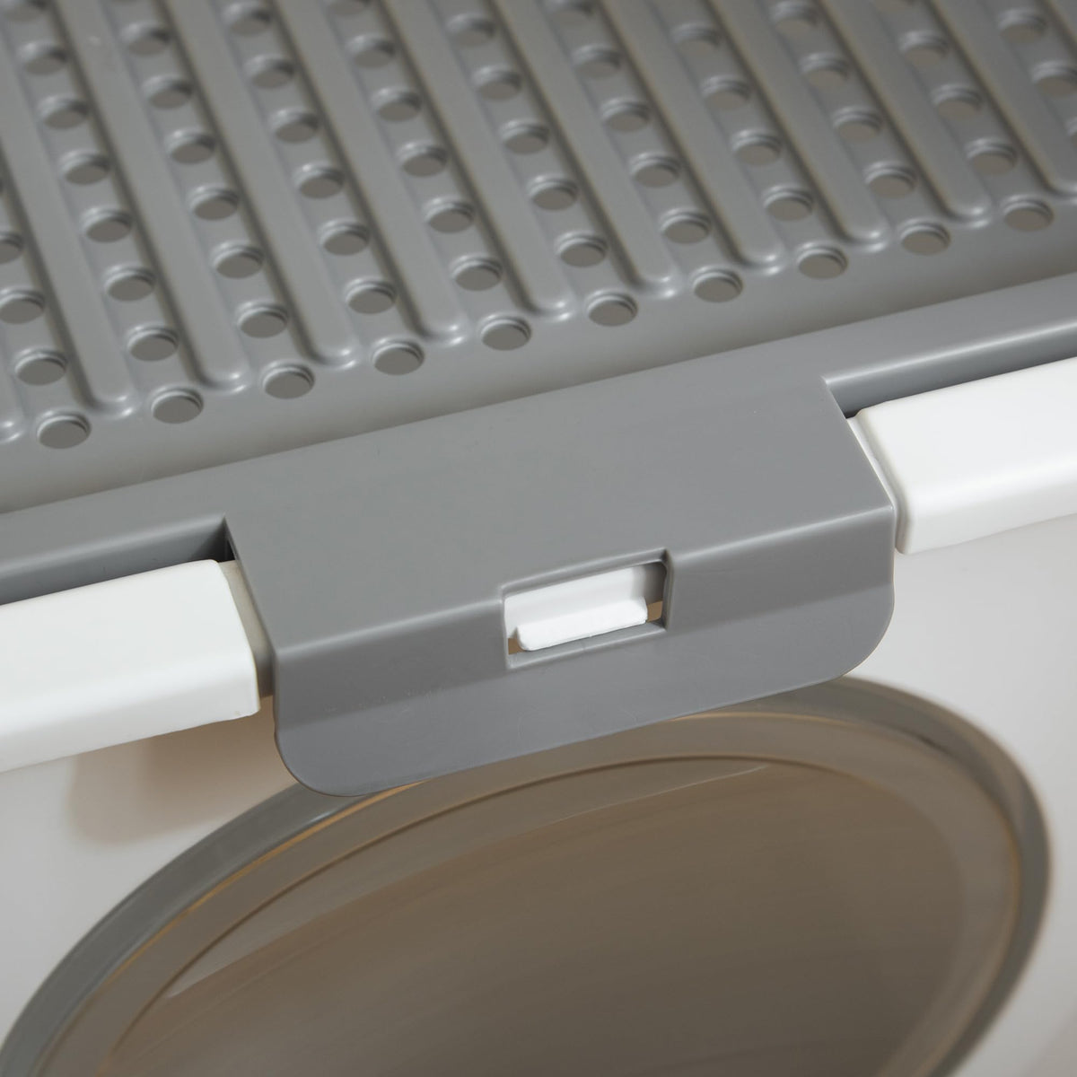 Covered Cat Litter Box with Scoop, White U45579