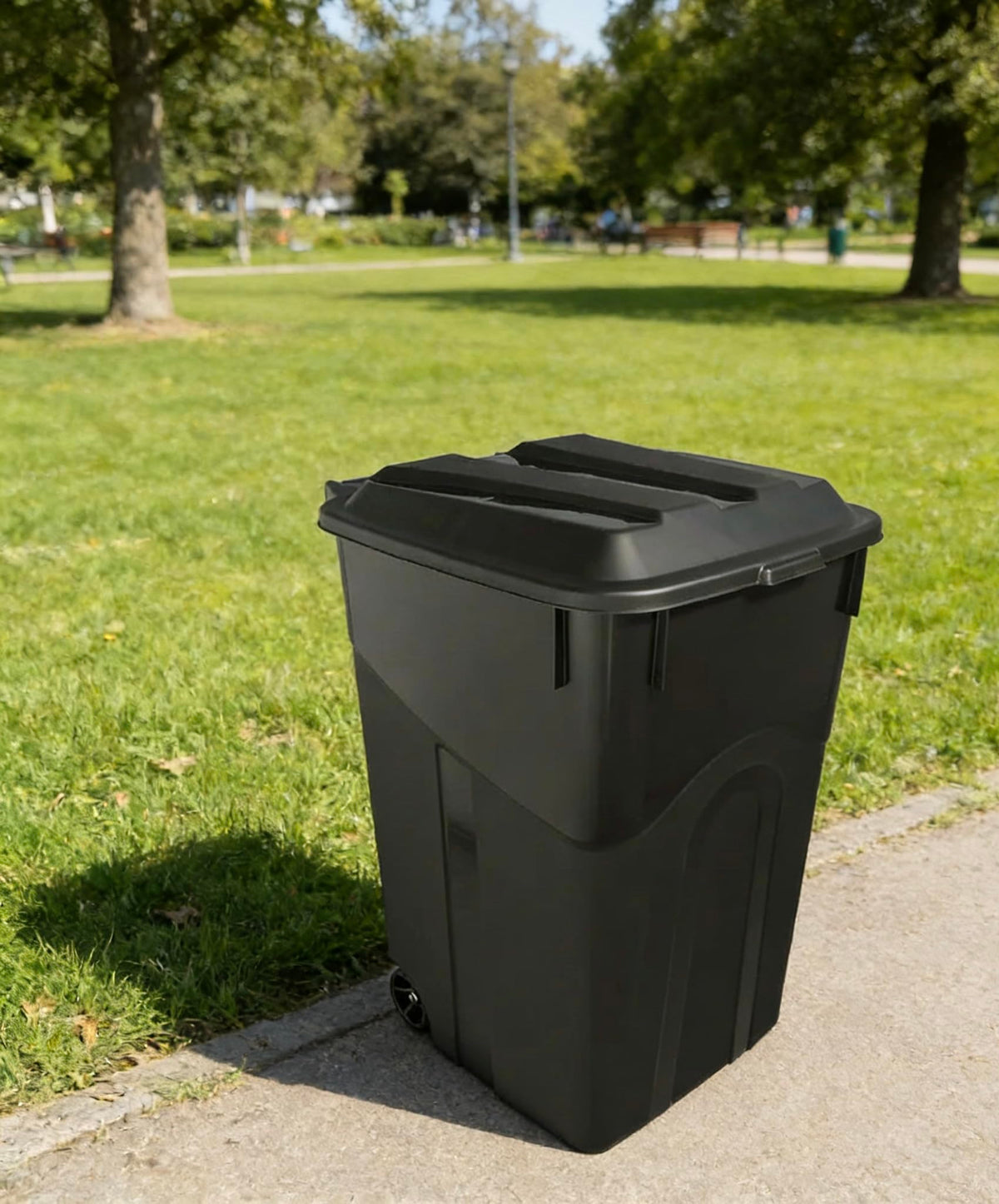 45 Gallon Black Wheeled Garbage Can with Attached Lid K88351