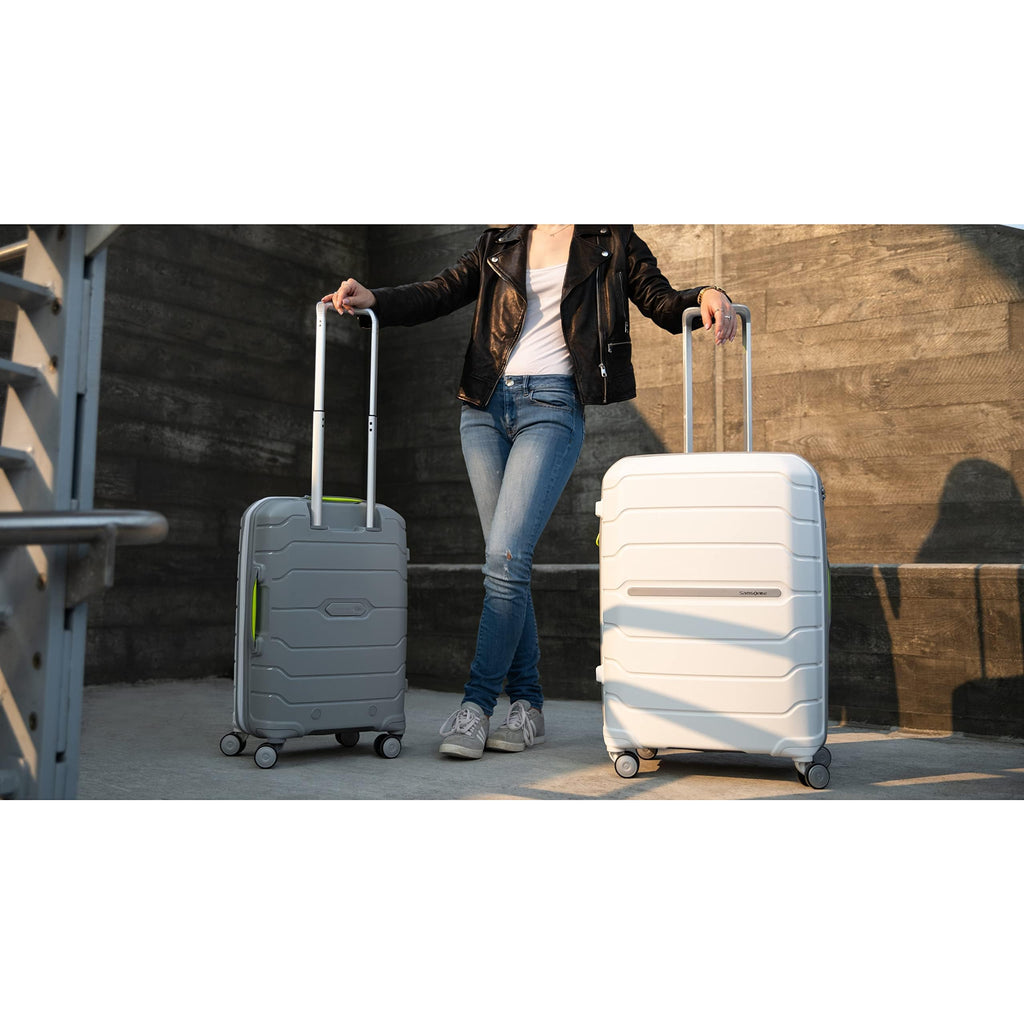 Hardside Carry-On Luggage with Spinner Wheels Y779