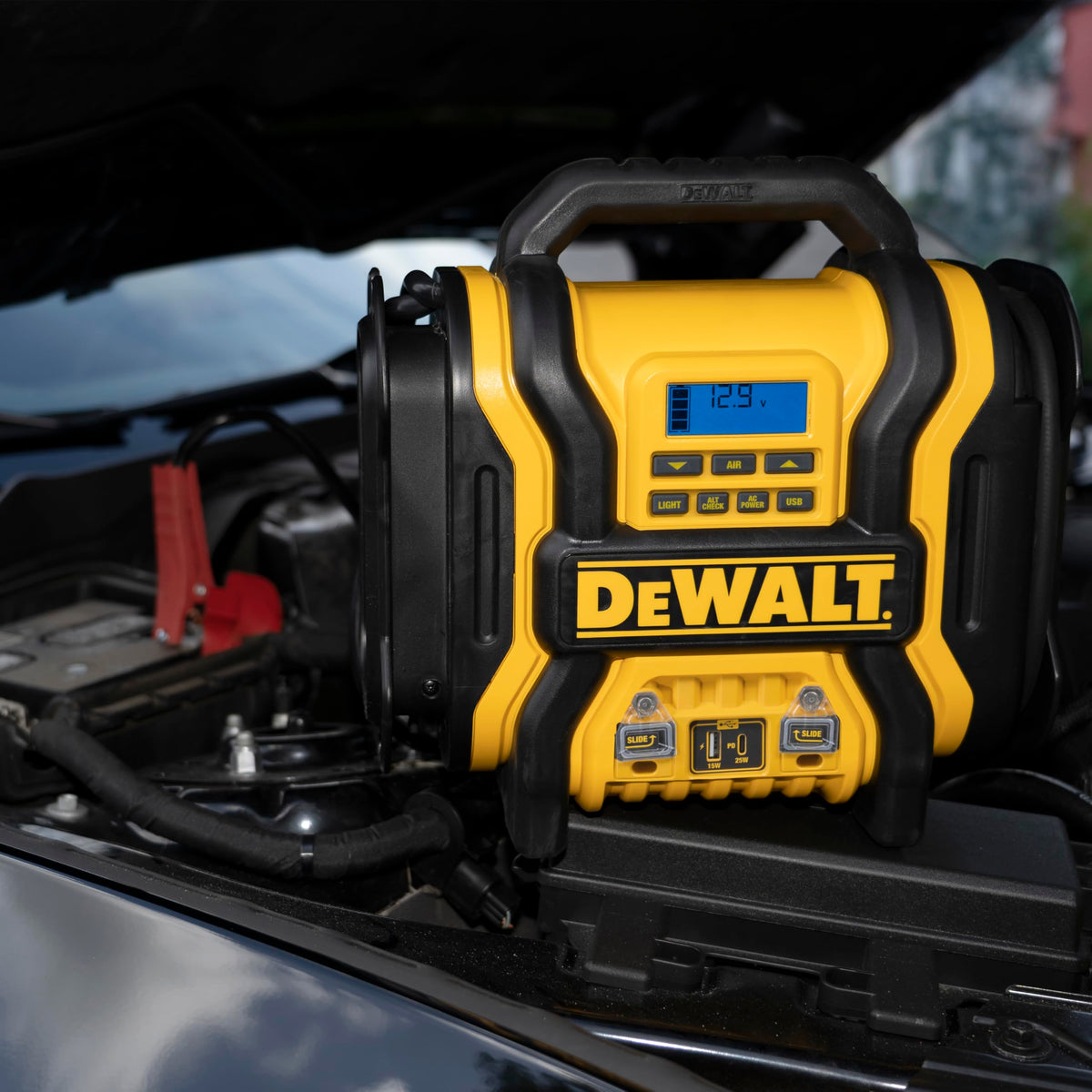 2000 Peak Amp Jump Starter with 120 PSI Air Inflator M134
